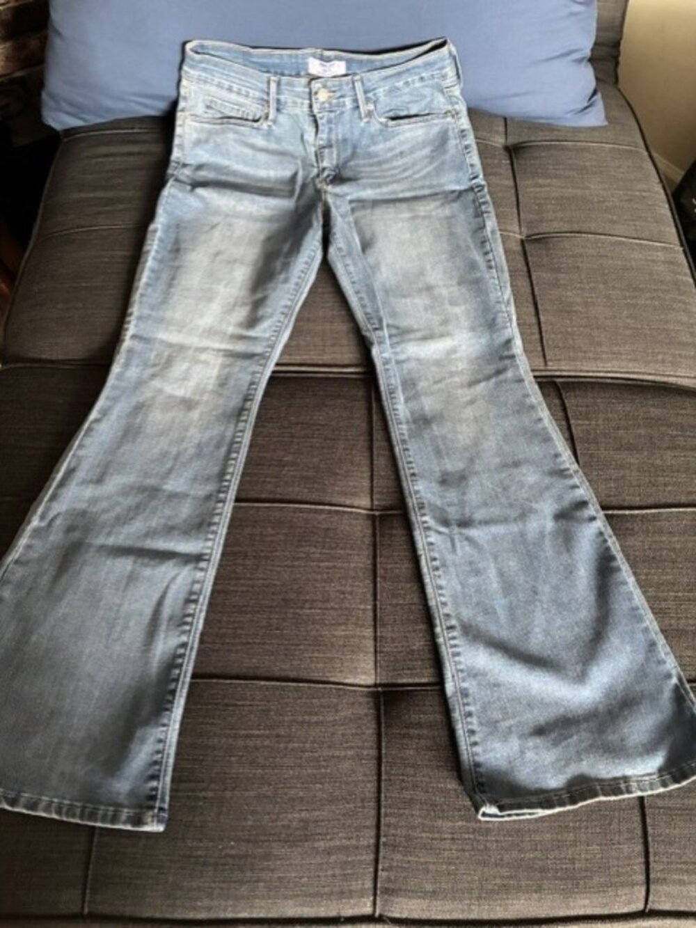 New Without Tags - Levi's Denizen Mid-Rise Bootcut Jeans - Size 8